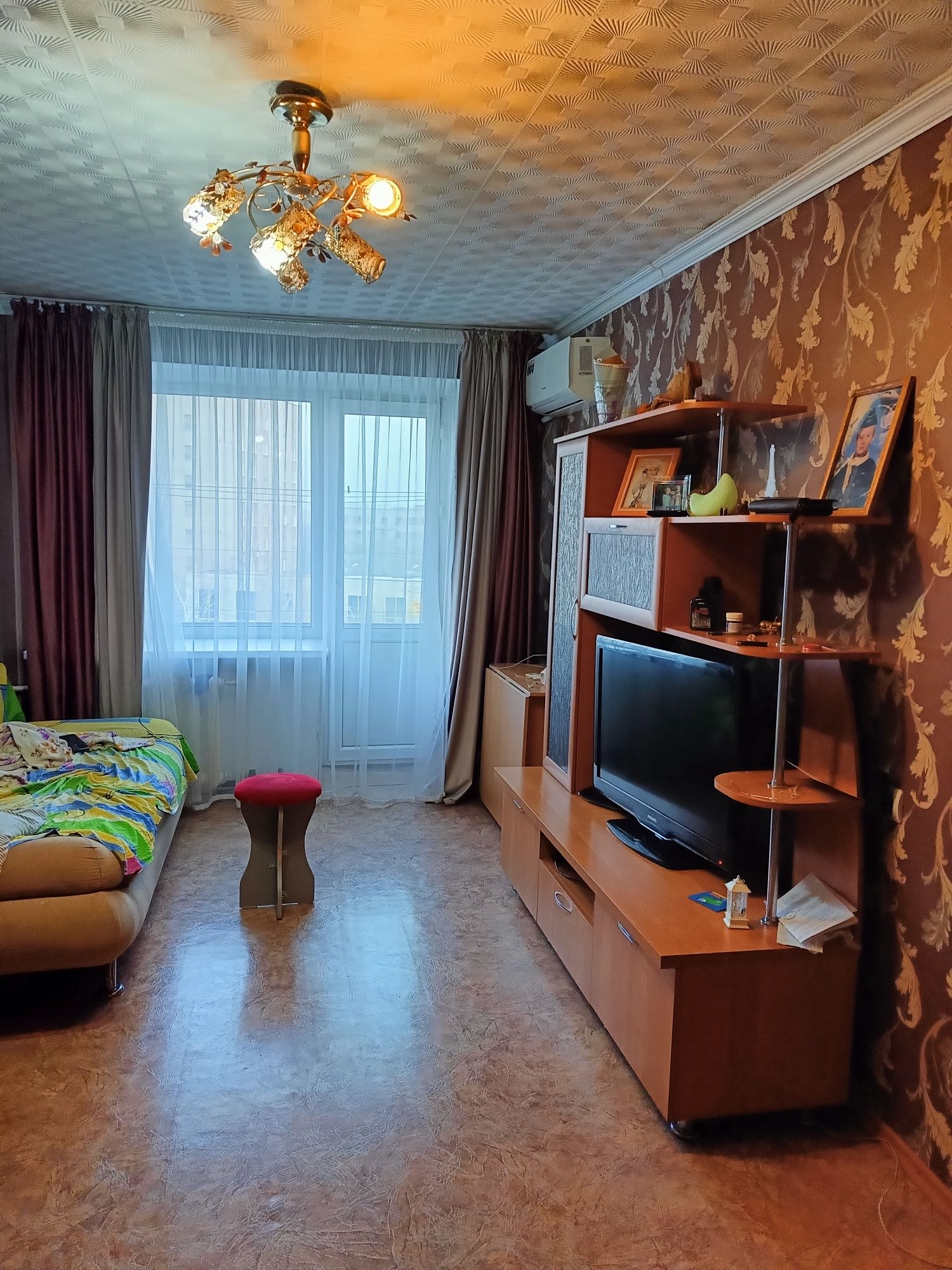 Продам 2х, 5/5, 42 кв м. балкон. пр. Абая, 15