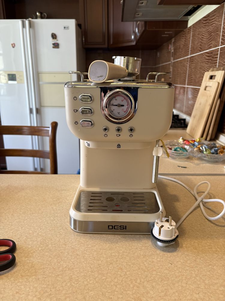 Кофеварка рожковая cm3120, кремовый