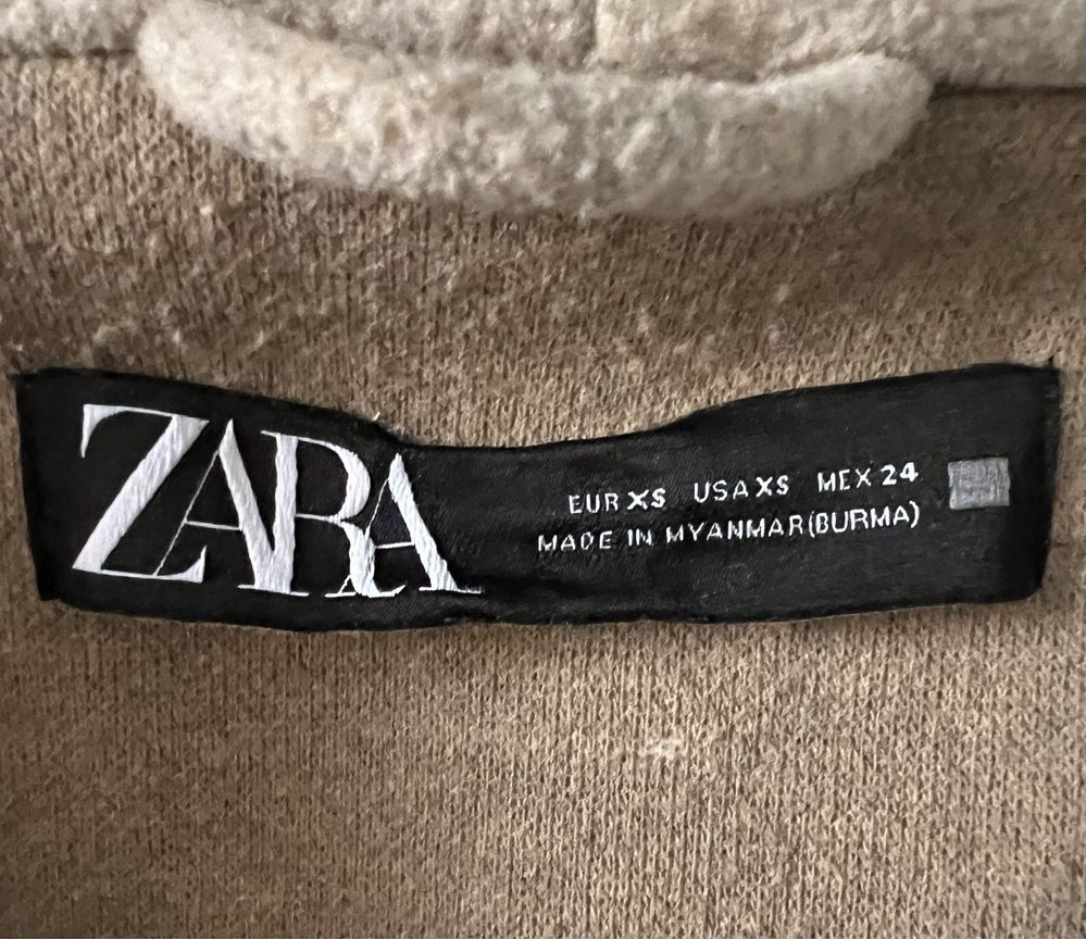Пальто с капюшоном от zara