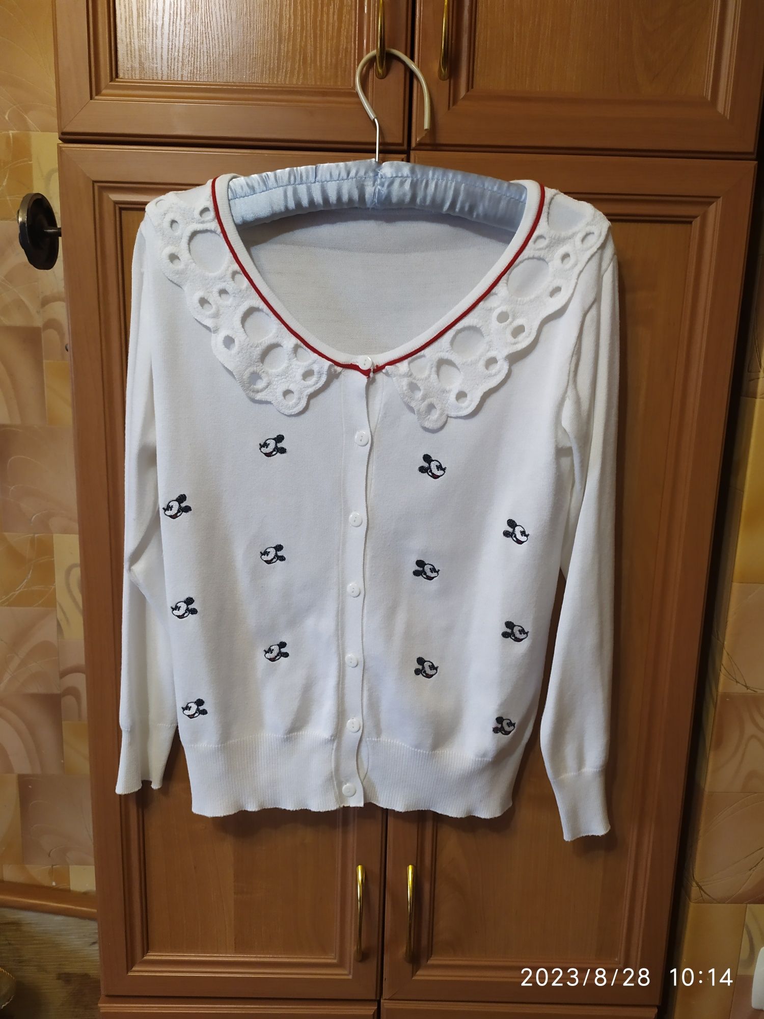 Кофточки разные. Качество отличное.