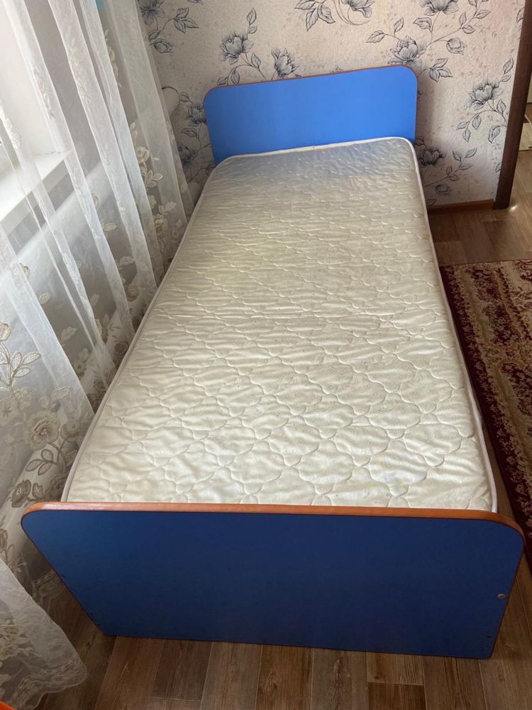 Продам кровать с матросом