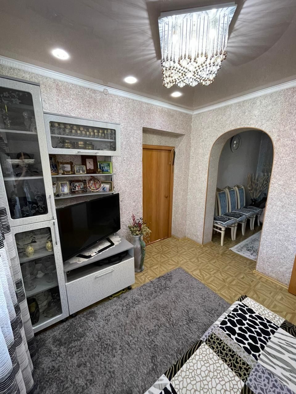 Срочно продаём полдома ,частично с мебелью .