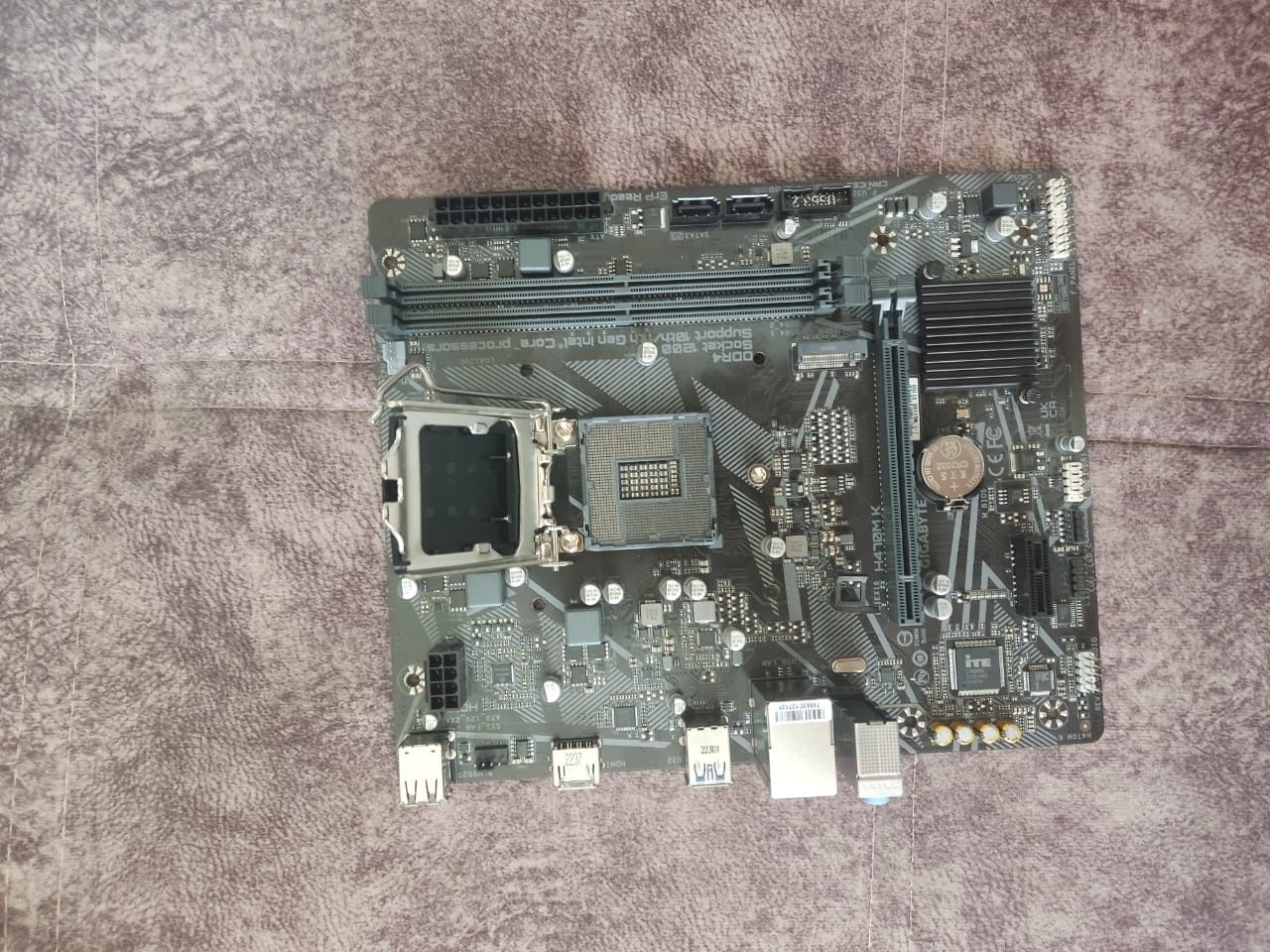 Продаю новую материнскую плату Gigabyte H470M K