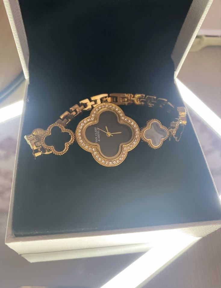 Часы Van Cleef