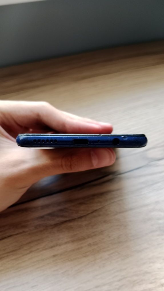 Продаю Samsung Galaxy A20s, 32ГБ смартфон, симкарта не работает
