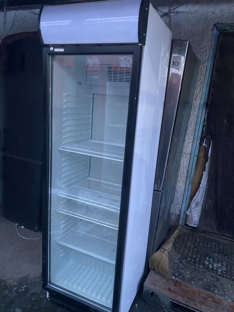Продам витрины холодильники