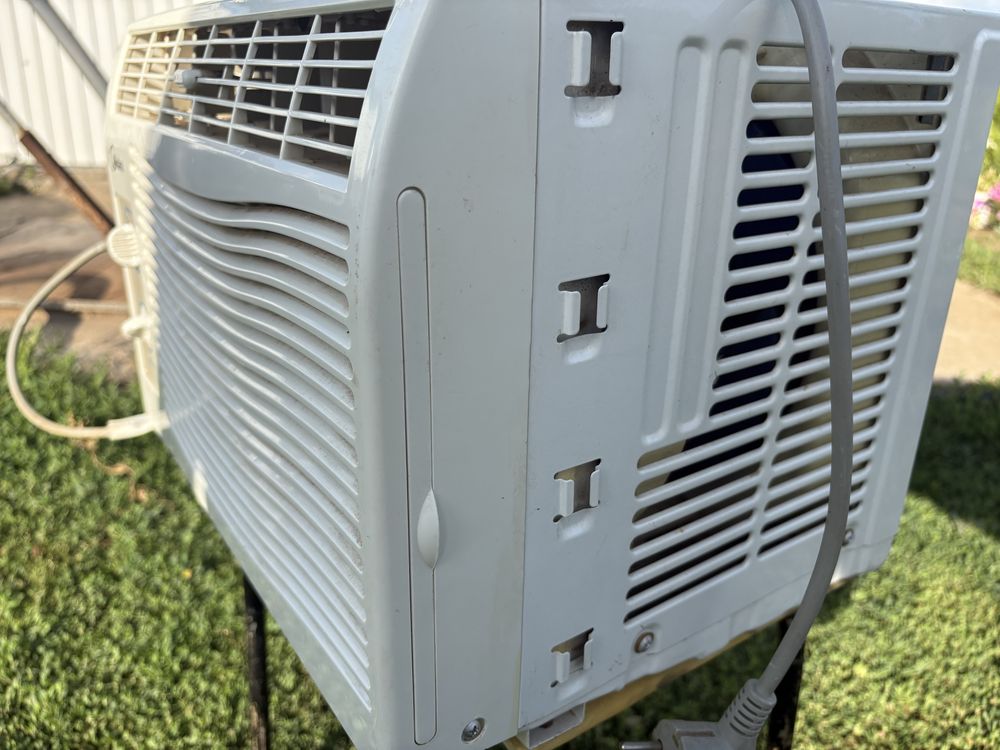 Продам б/у кондиционер оконный Midea 5