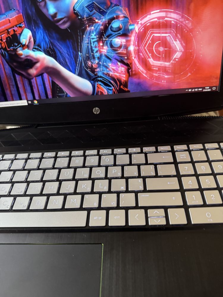 ФЛАГМАНСКИЙ НОУТБУК hp 6ЯДЕР 12Потоков в i7 8gen видео 4GB игровой