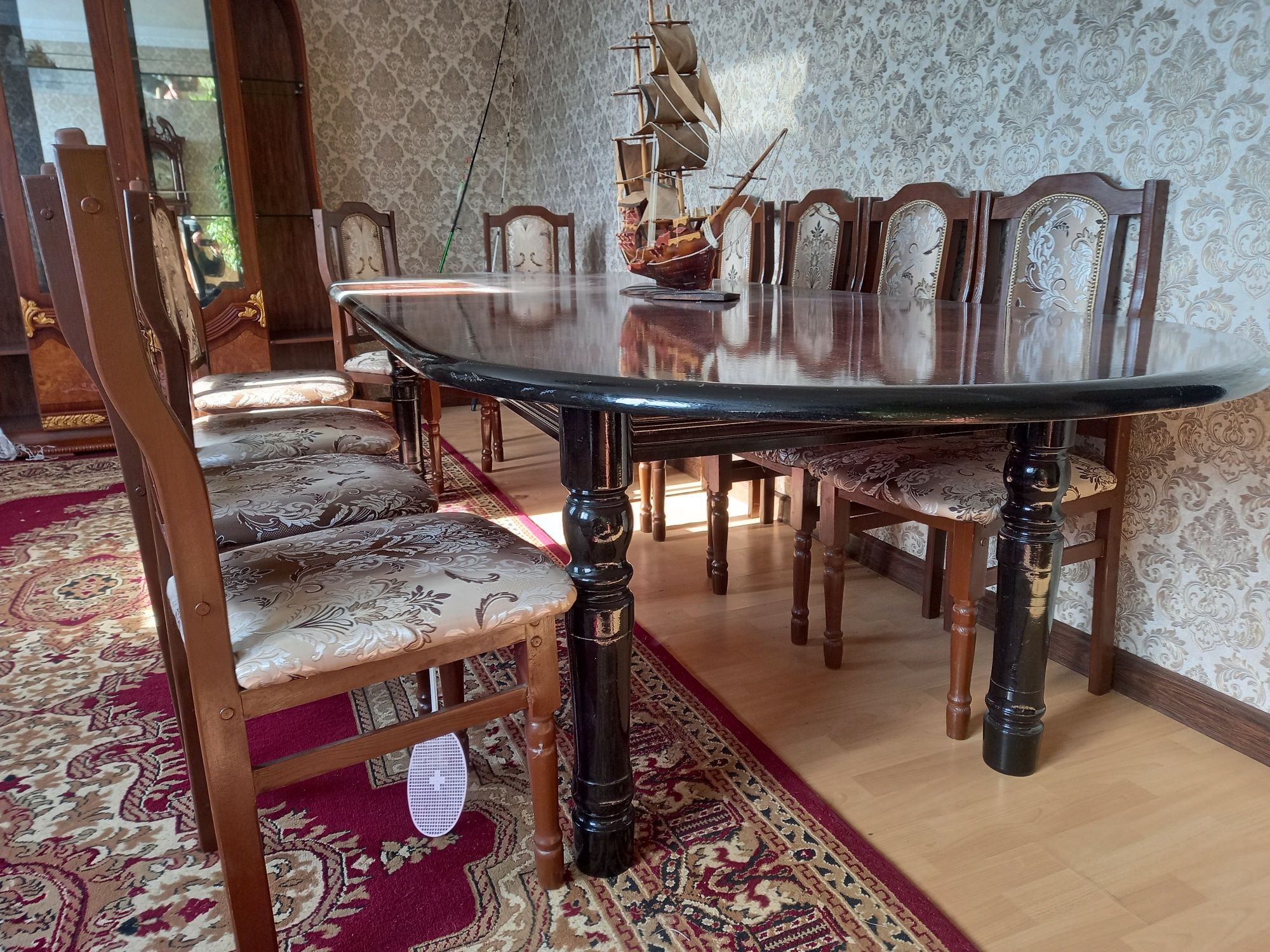 Продам стол с стульями