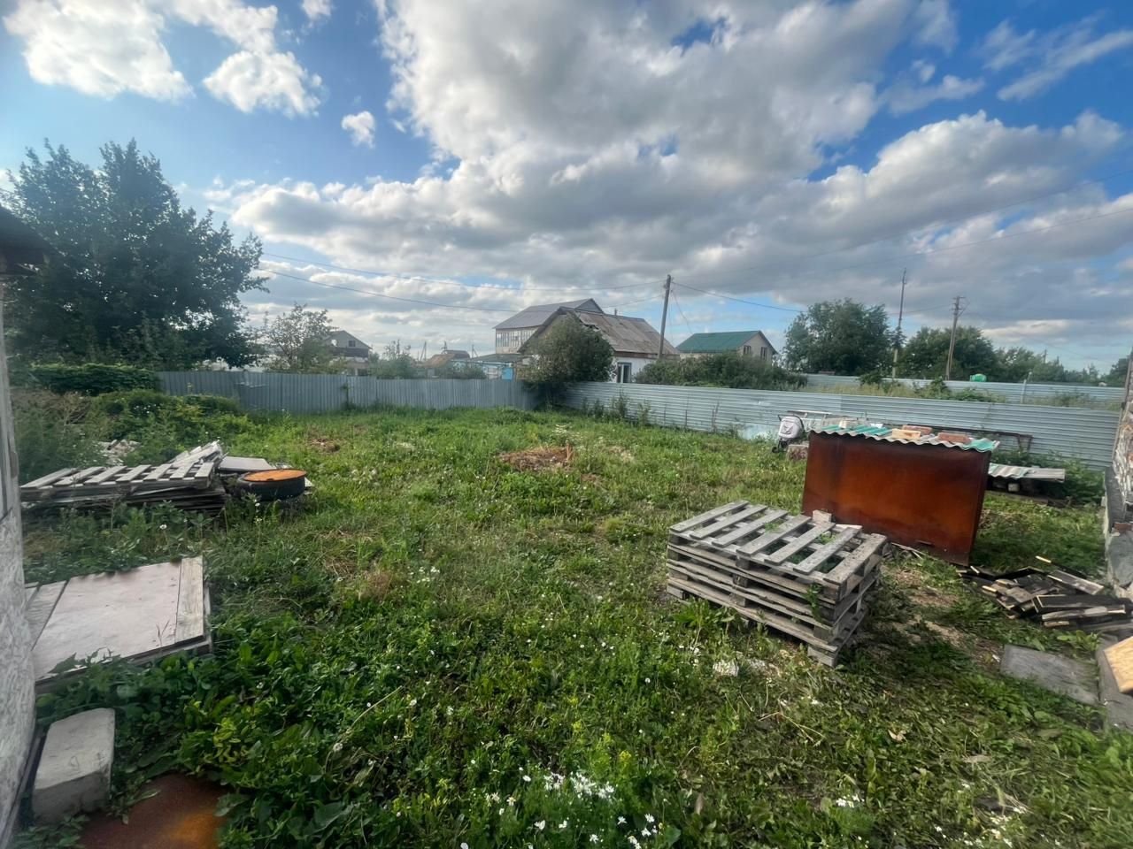 Продам участок не достроеным домом