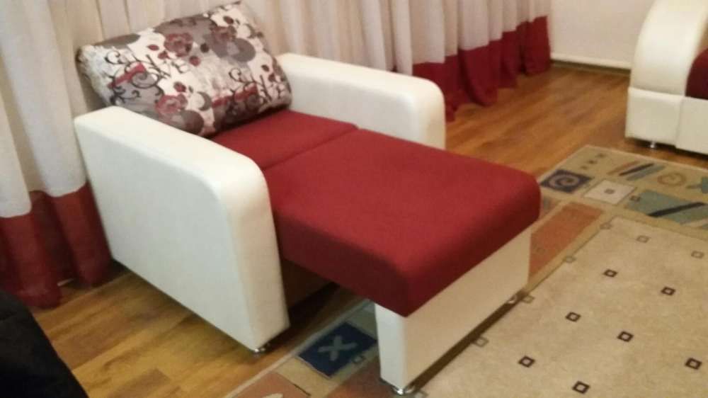 Продам угловой диван с креслом