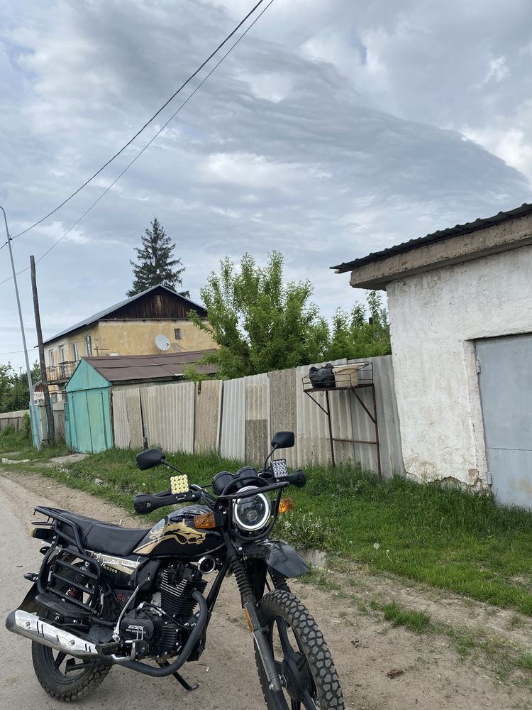 Продам срочно мотоцикл GSX SUZUKI 200