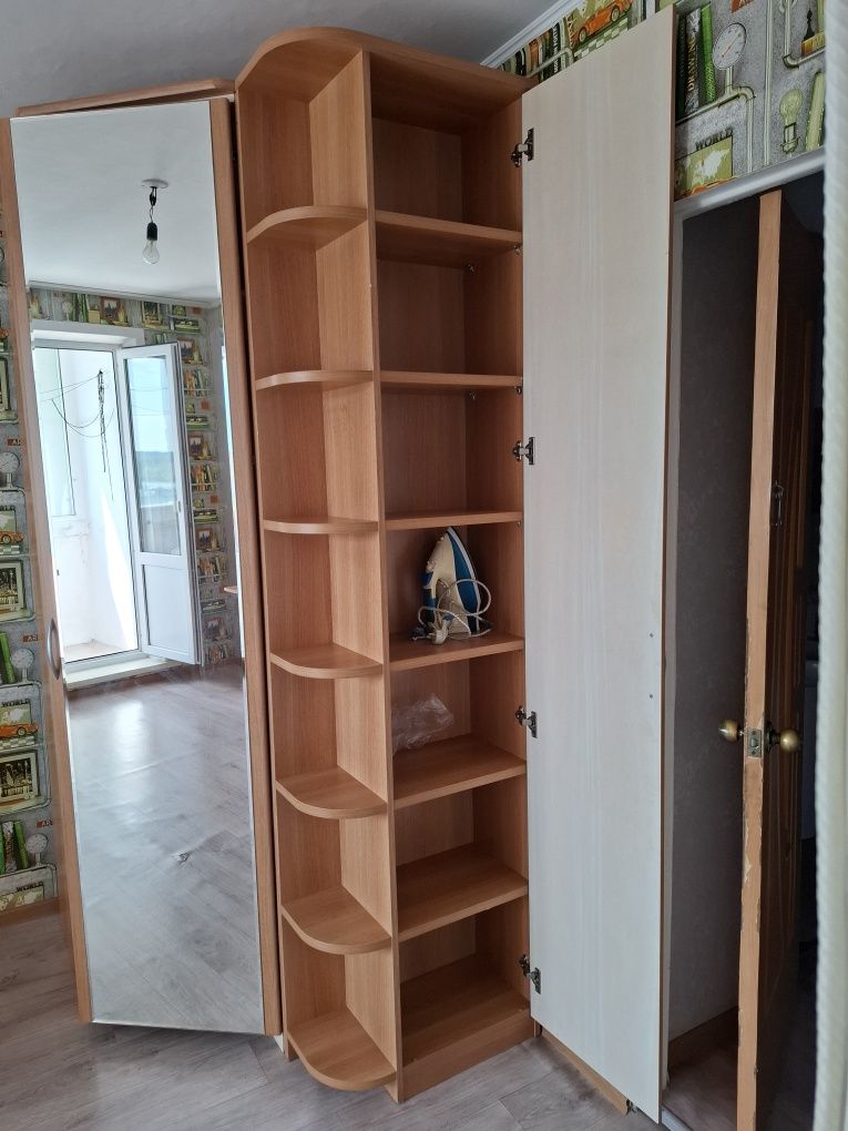 Продам шкаф угловой