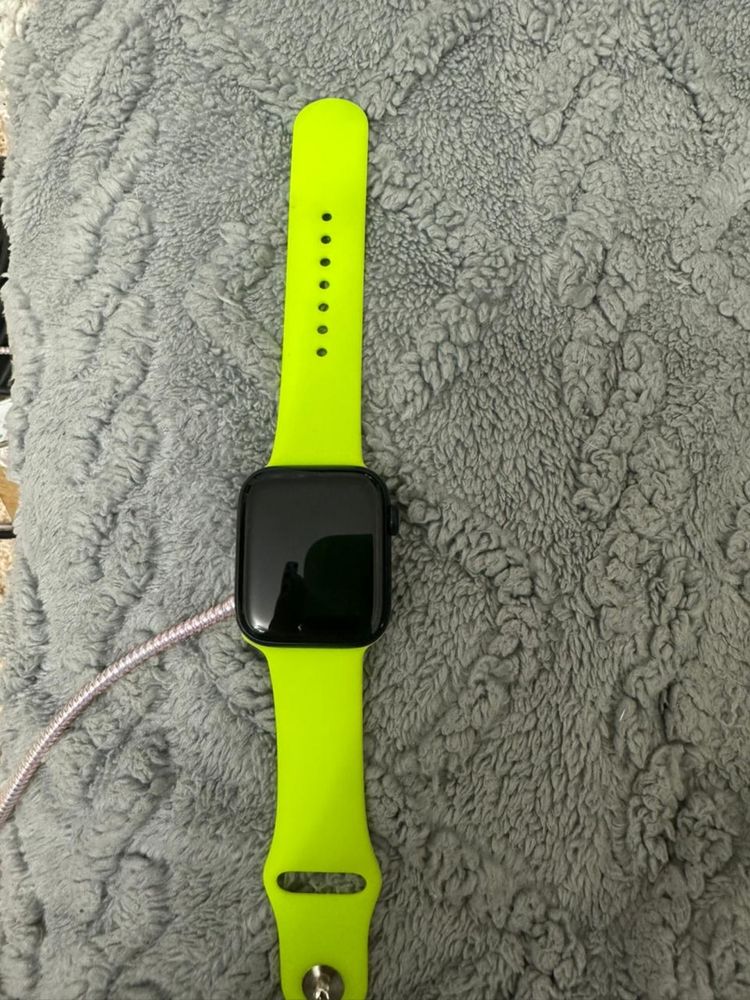Продам Apple watch se 44