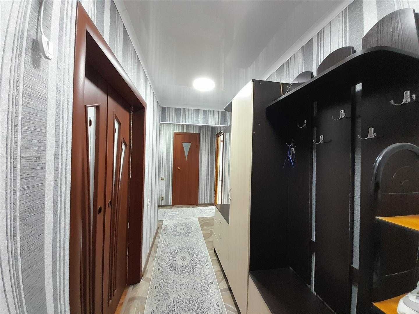 Продам 4 комн квартиру на 8 мкр на 1эт/9 эт