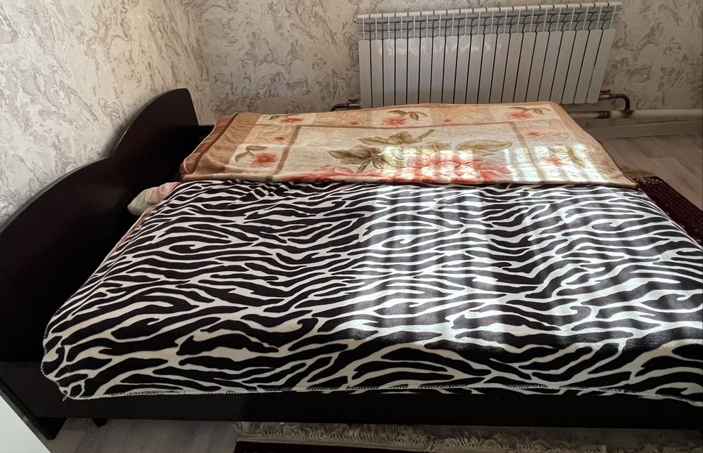 Диван 2 сатылады