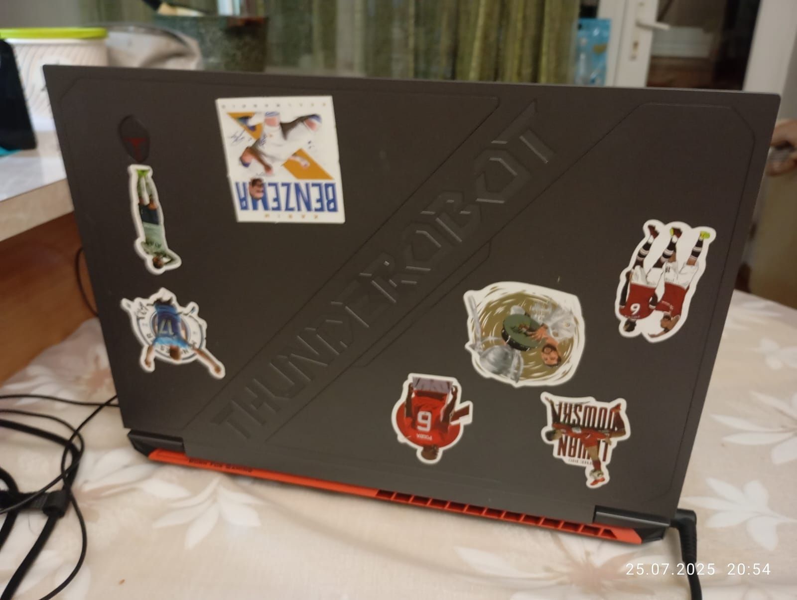 Продаю игровой ноутбук Thunderrobot  911 x wild hunter