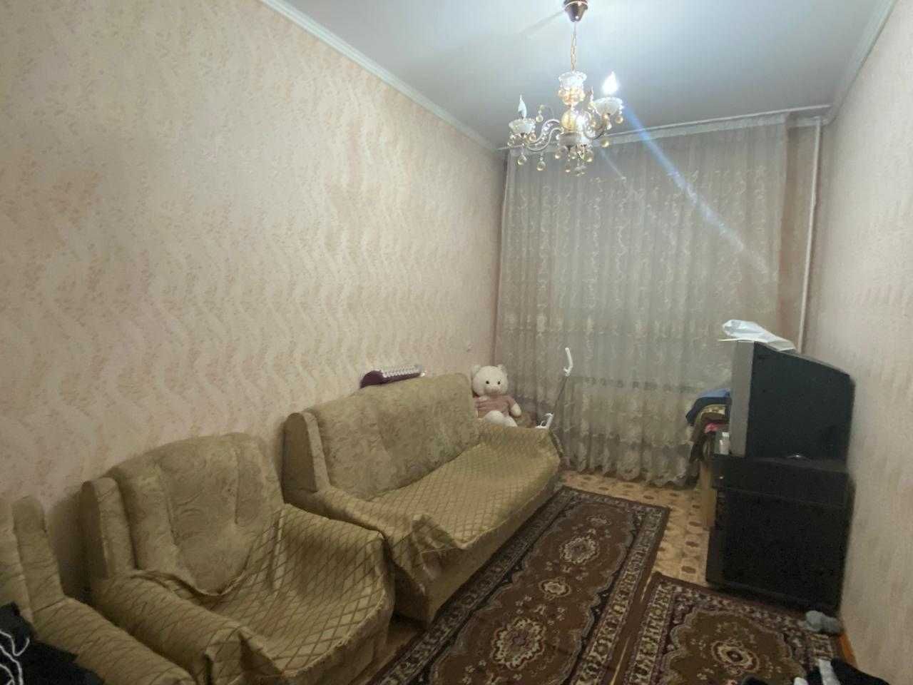 4-комнатный кв. в 10-мкр-не, на 4-этаже не угловая, улуч. пл.