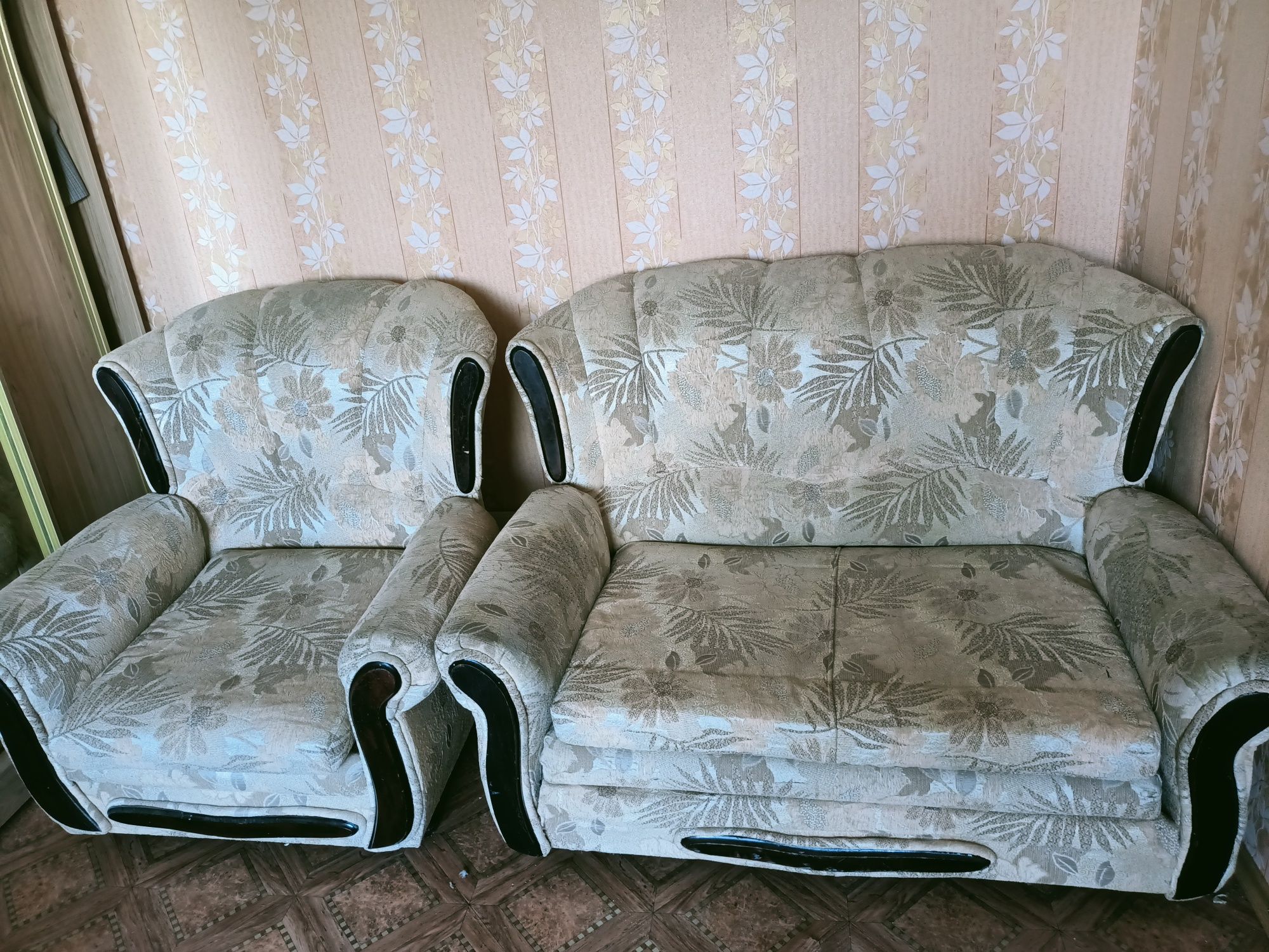 Диван , кресло и мини диван. Отдельно тоже продаем.