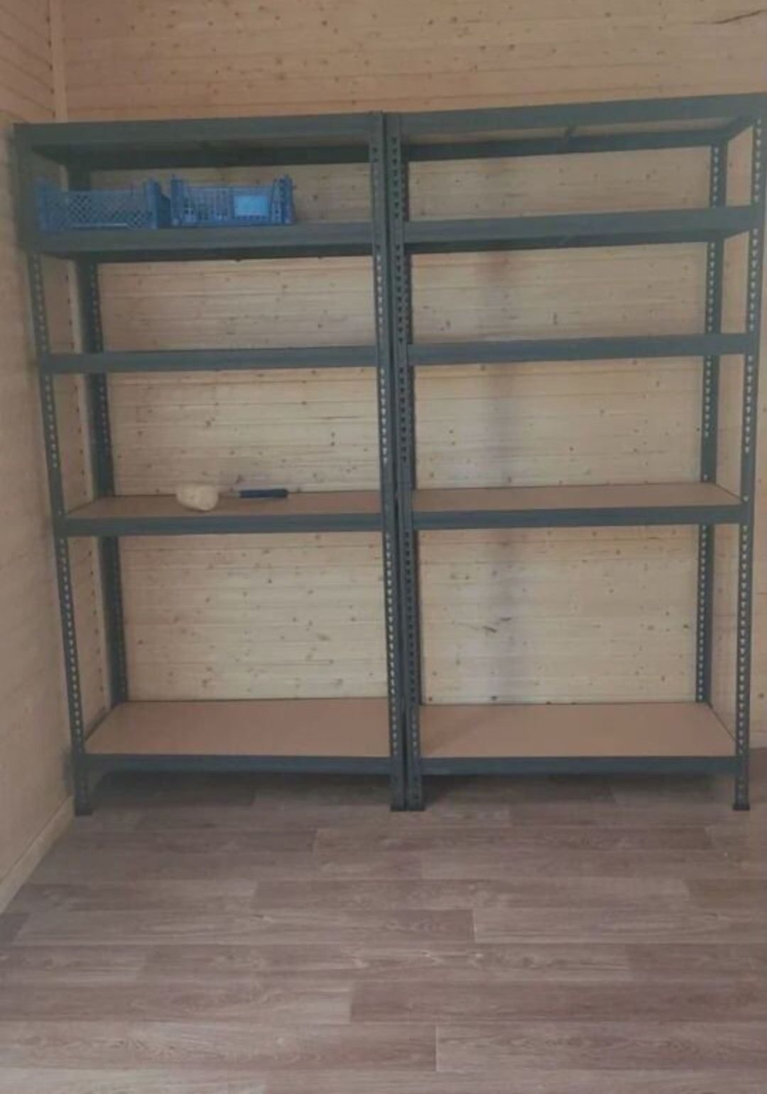 Стеллажи для для офиса, бутика и дома.