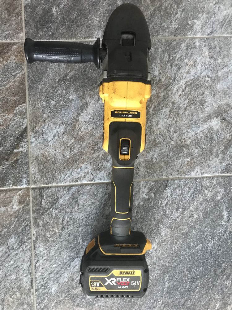 Полировальная машина DeWALT