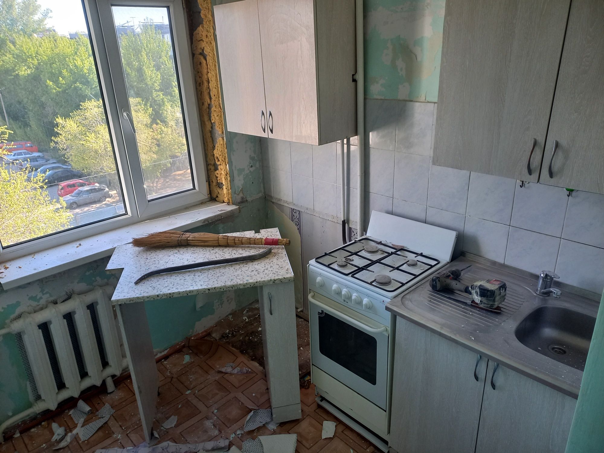 Продам раковину с ножкой