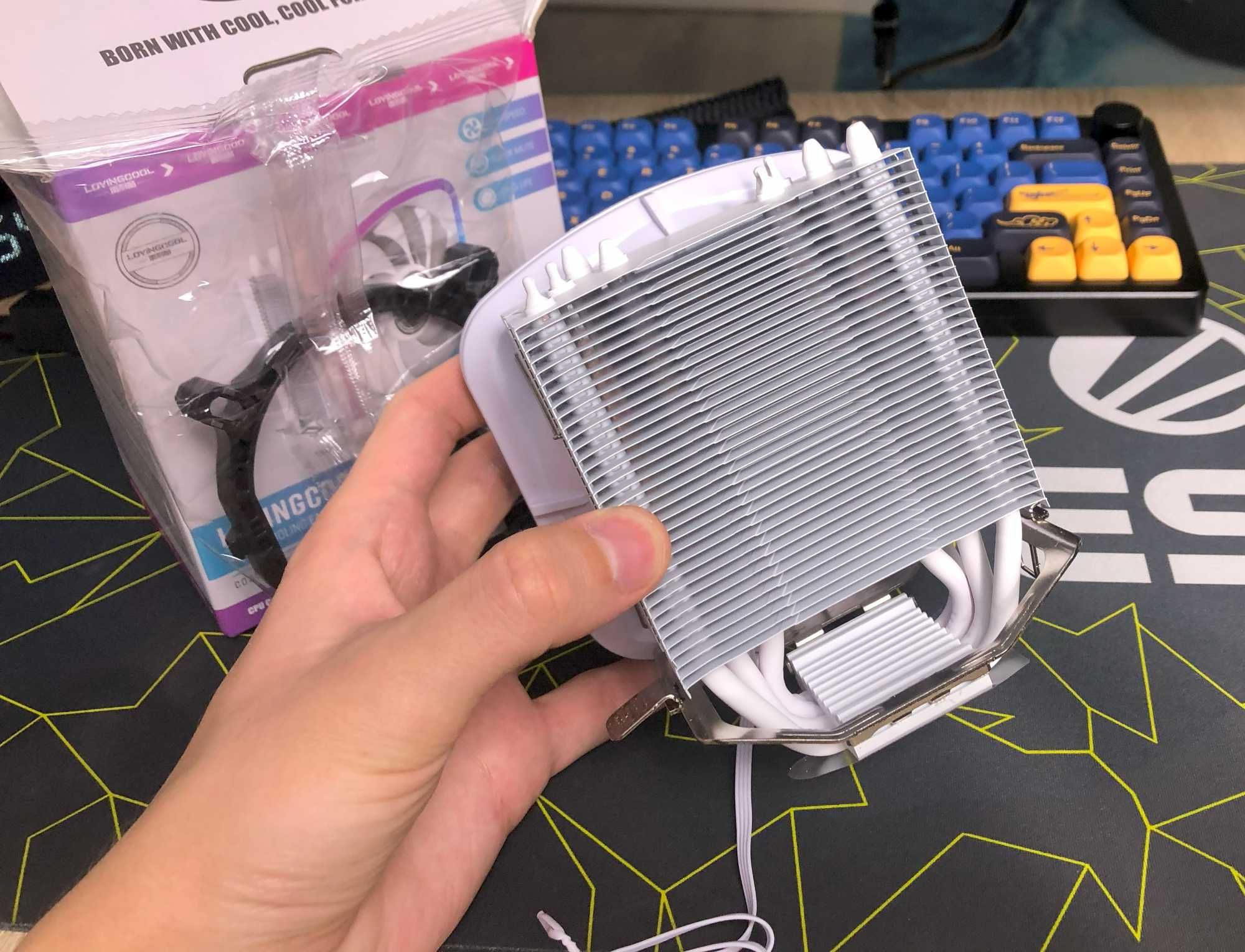 Кулер для процессора НОВЫЙ 4 медные трубки БЕЛЫЙ RGB 4pin 200W.