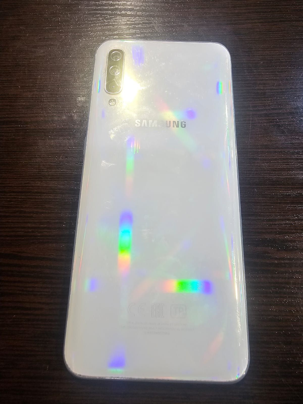Продам телефон смартфон samsung a50