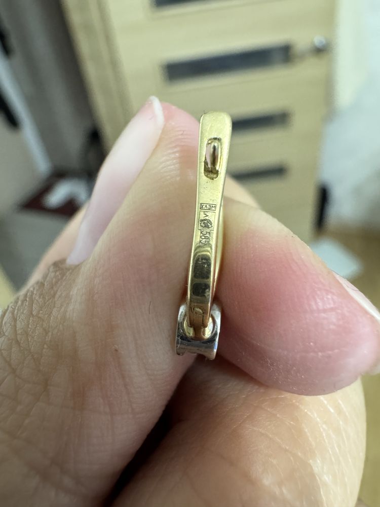 Продам серьги с бриллиантами