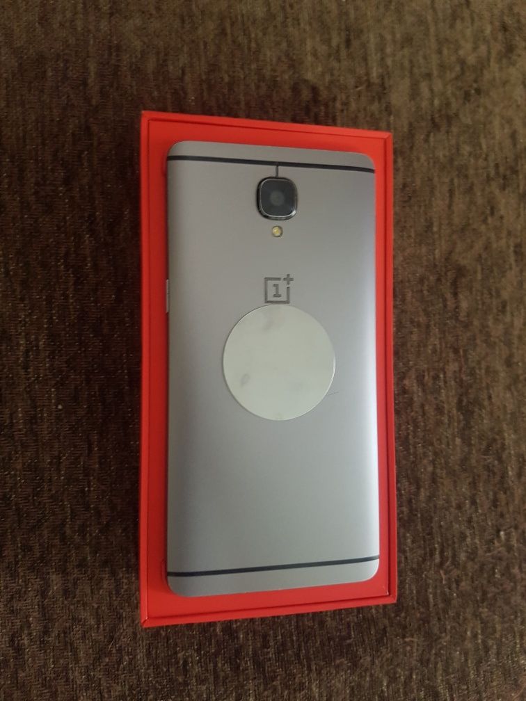 Срочно Продам мобильный телефон OnePlus 3 128 гб.