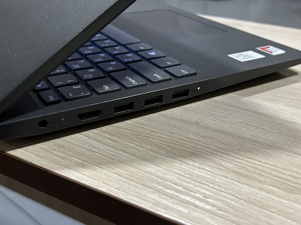Ноутбук Lenovo SSD в новом состояний в полном комплекте