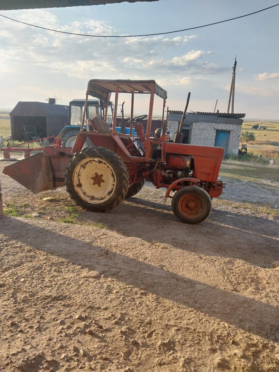 Продам трактора сеноксильку, пресс и грабля
