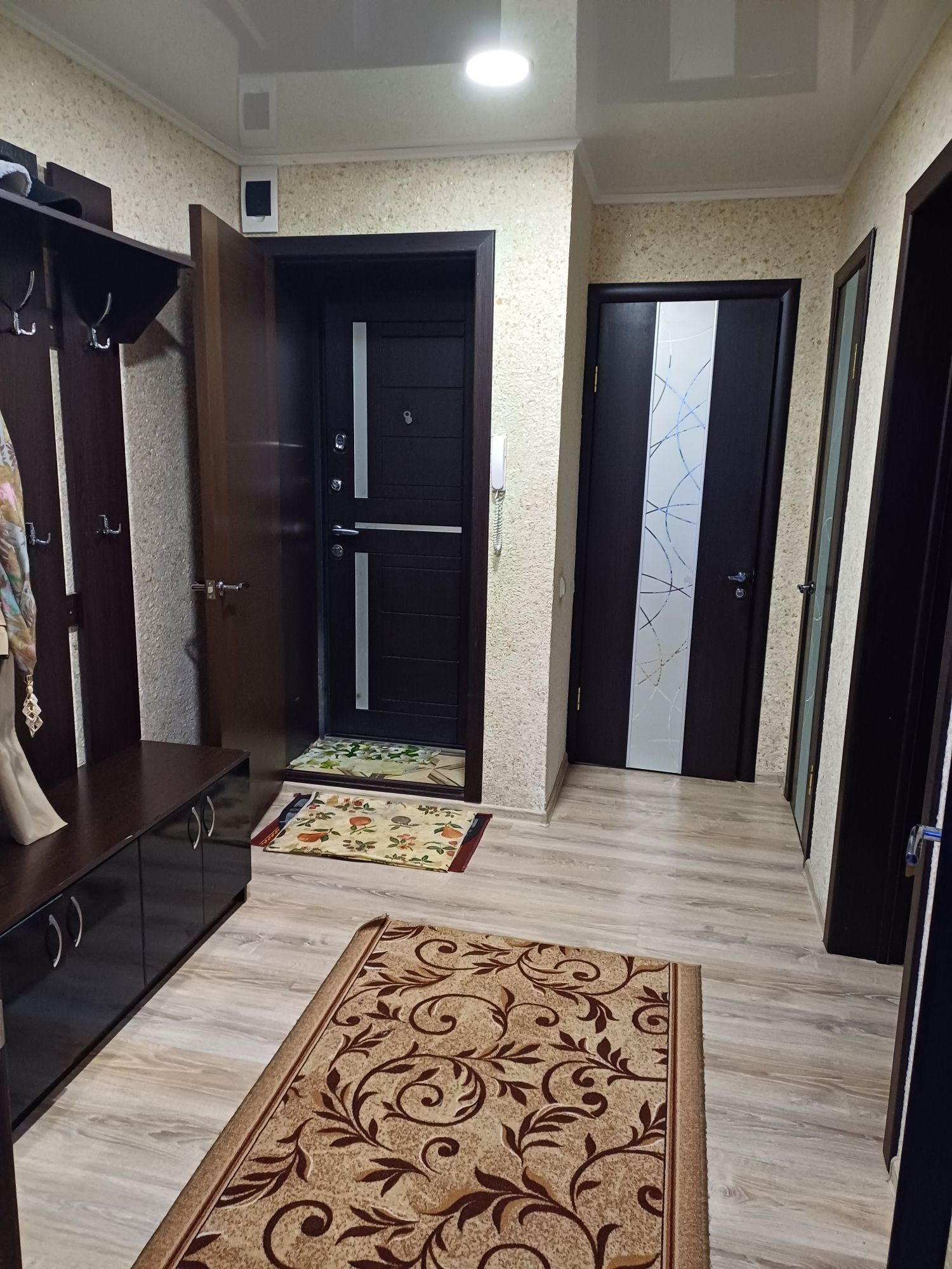 Продаётся 4 ком Квартира  очень уютная, тёплая, заезжай живи, радуйся