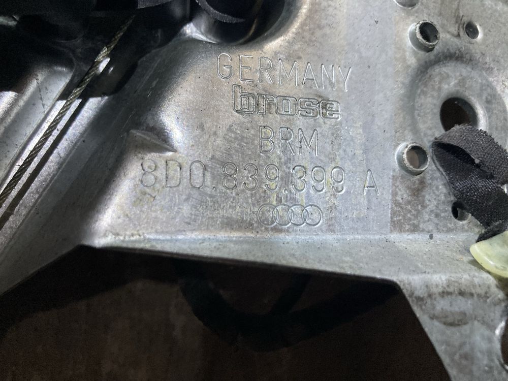 Стеклоподъемник задний левый Ауди А4Б5 / Audi A4B5