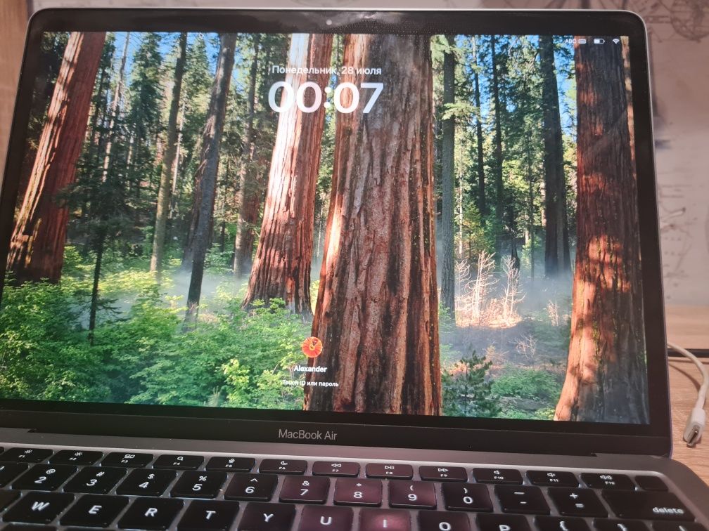 MacBook Air 13" 2020 (M1, 8/256ГБ)
