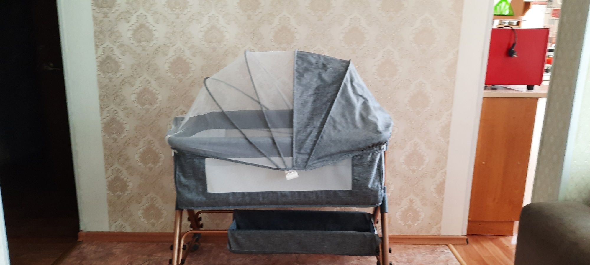 Продам Кровать манеж.