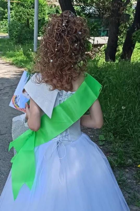 Кудри прическа девочкам и женщинам на плойку локоны