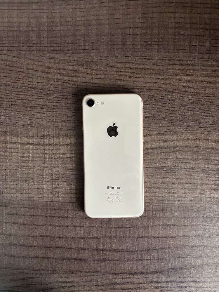 Iphone 8 б/у только стекло разбито торг есть