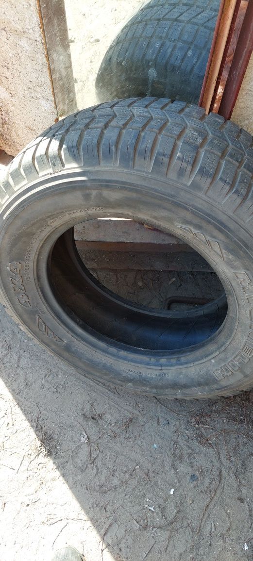 Шина R16. 255/65 от джипа