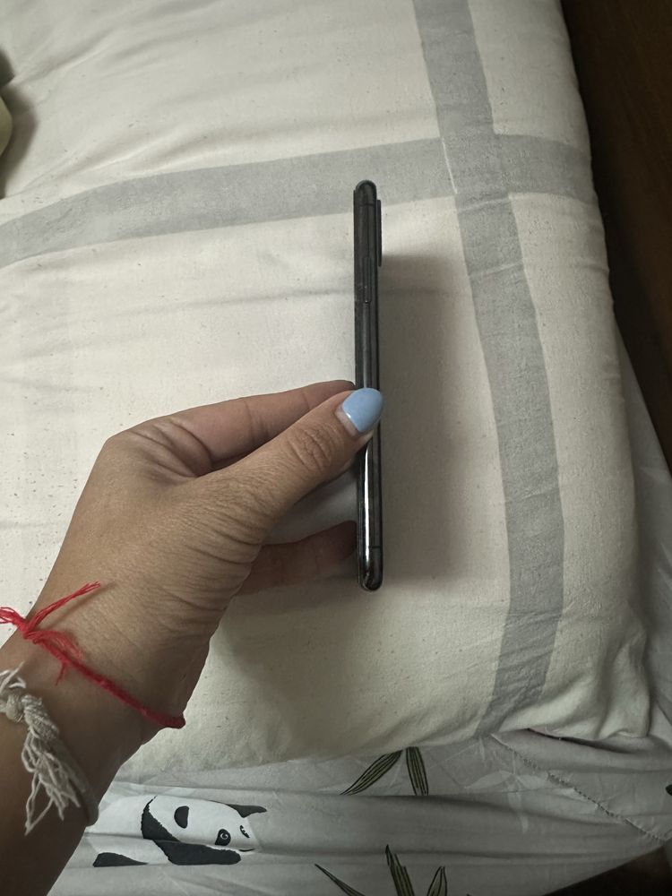 Продам б/у iPhone XS