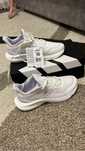 Продам кроссовки женские adidas