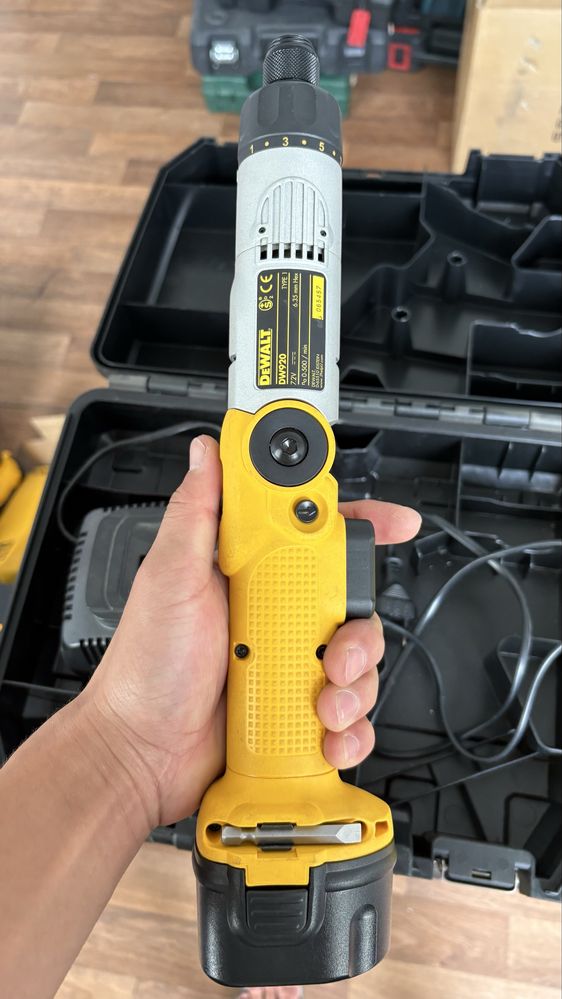 Электрический отвёртка dewalt девольт