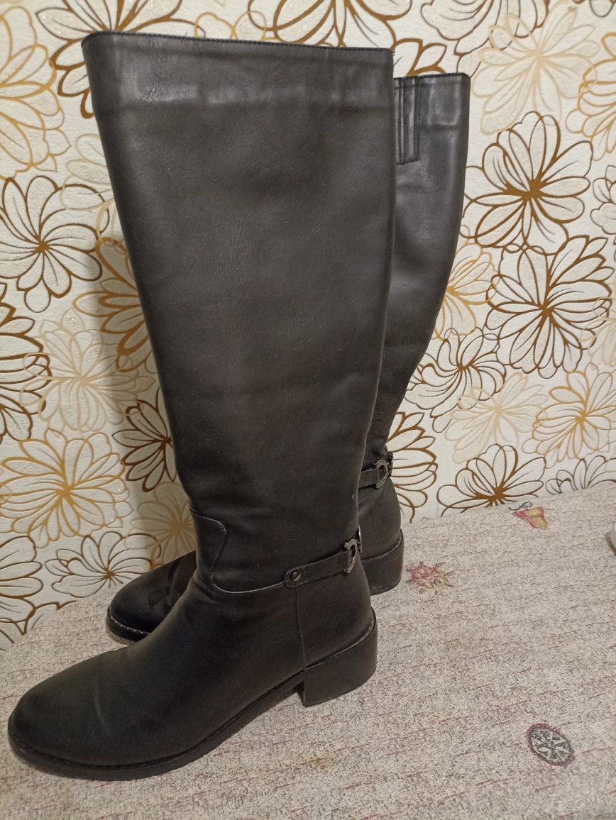 Продам кожаные женские сапоги