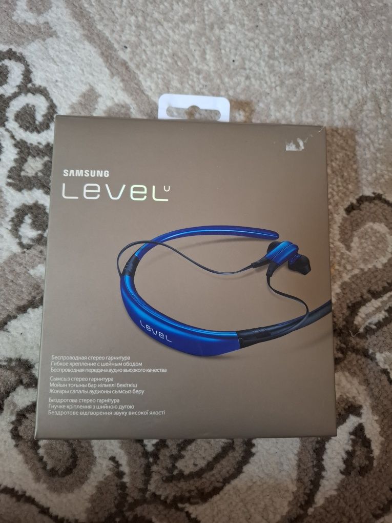 Наушники Samsung Level U