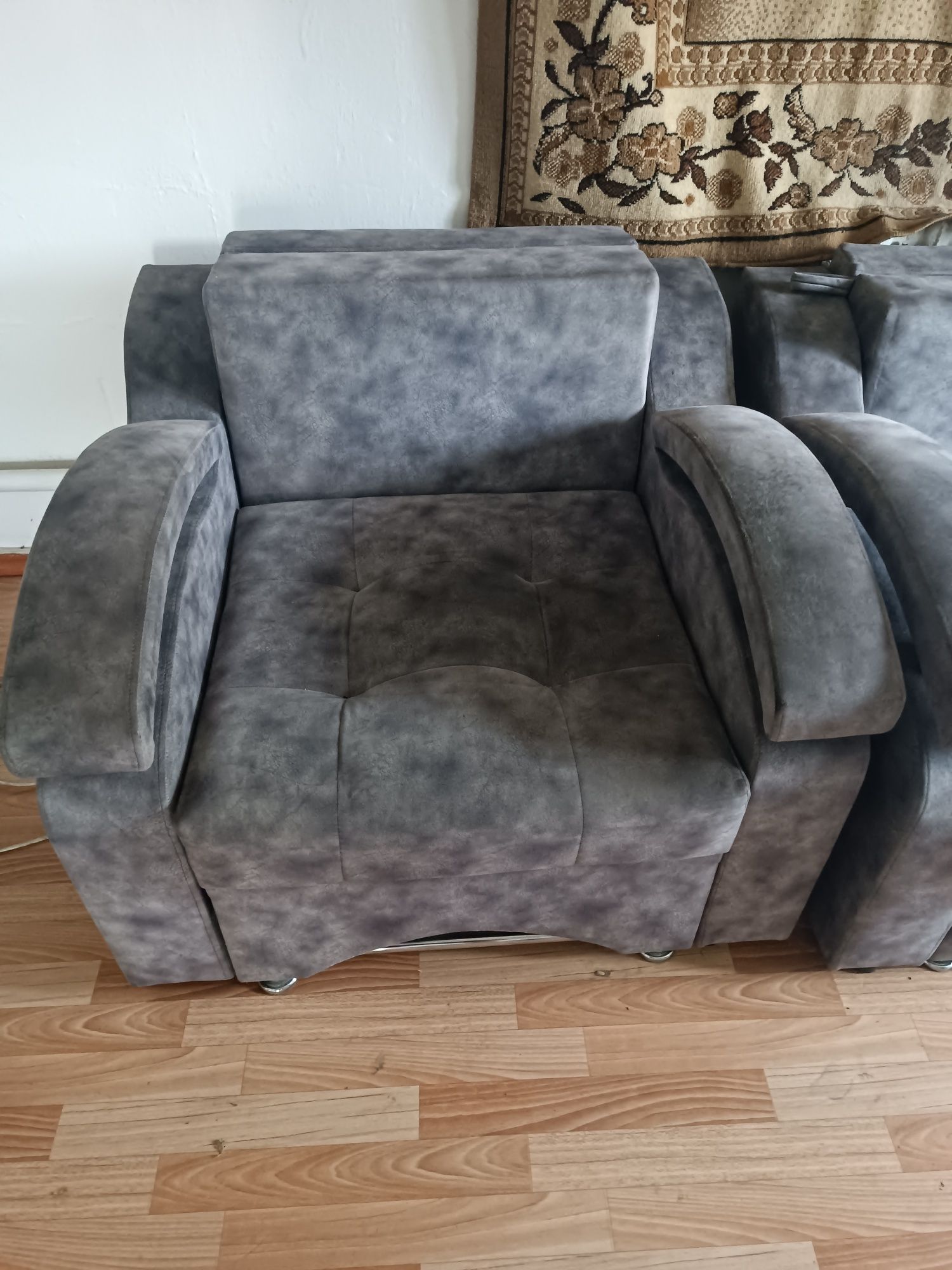 Продам диван и кресло
