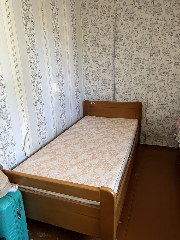 Кровать односпальная и полуторка
