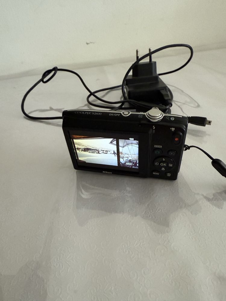 фотоаппрат Nicon Coolpix цифровой б/у  идеальное состояние