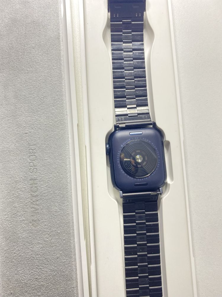 Apple watch series SE (Gen2) 2024года 40mm 100% емкость