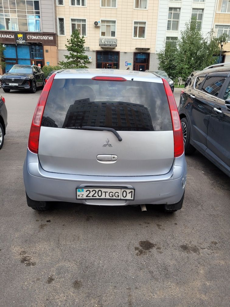 Митсубиши кольт.