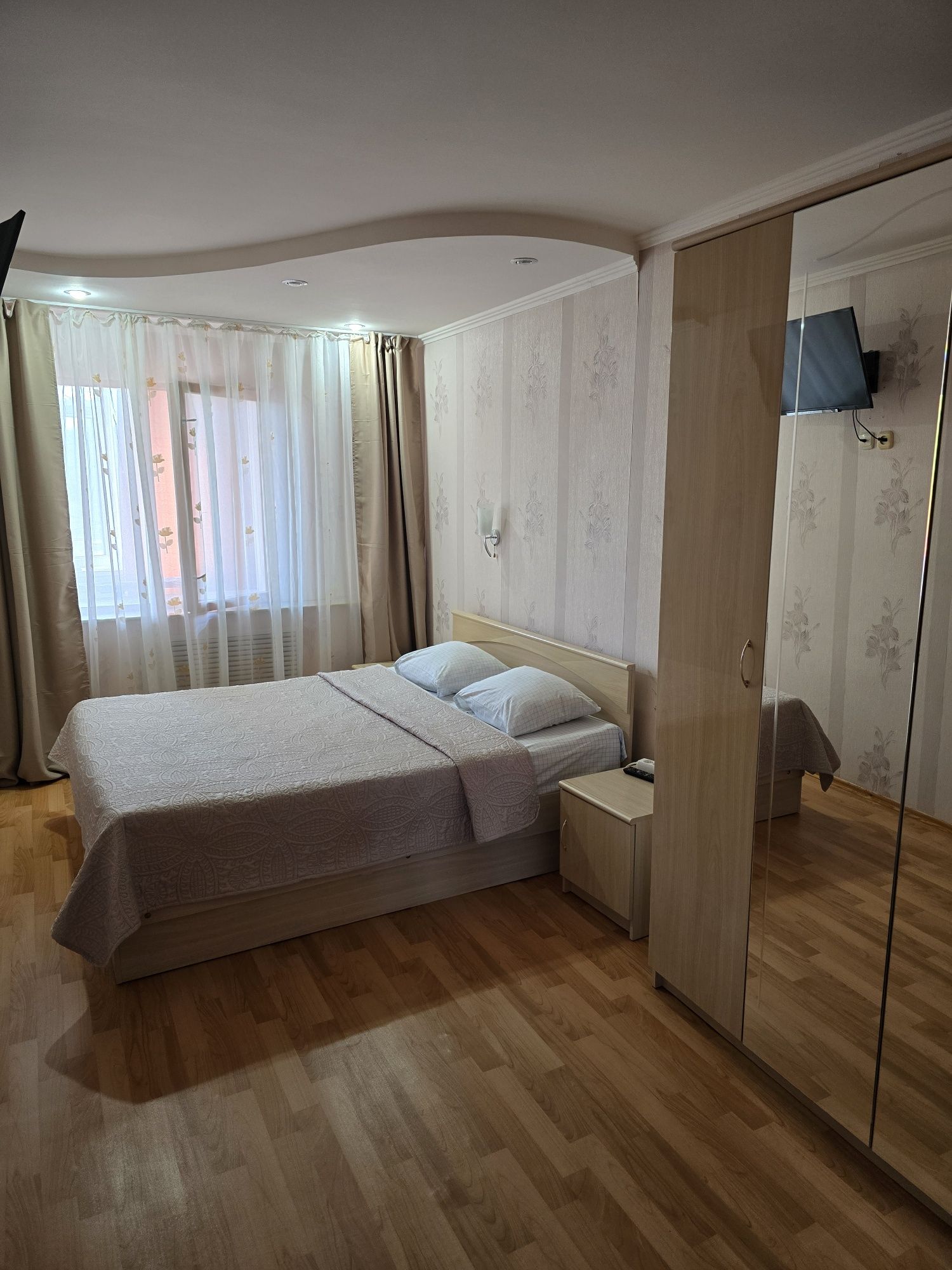 Сдам 2-х комнатную квартиру в 7 мкр 22 доме 100 м от набережной.